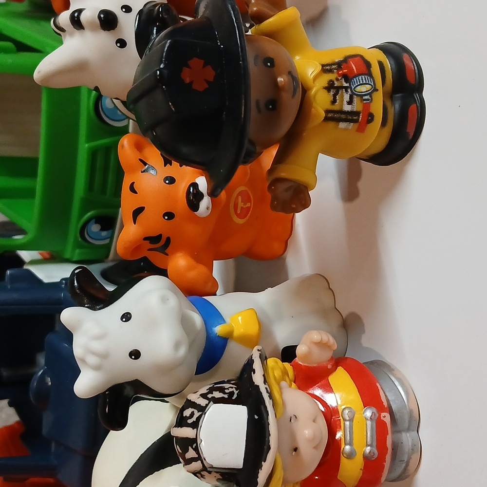 Fisher Price Little People Lot 18 Figures And Pieces Mixed Replacements Vehicles - Picture 4 of 10